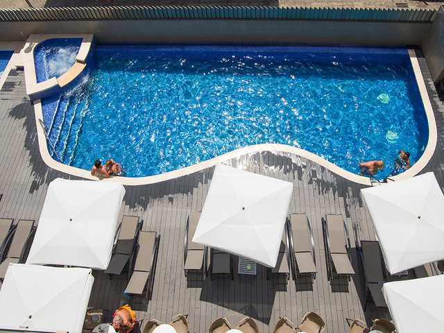 PISCINA AURA