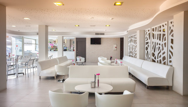 SALON AURA